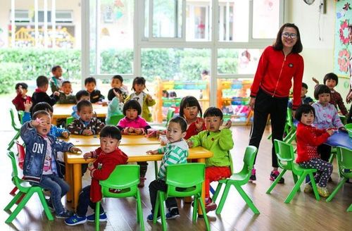 公立和私立幼儿园如何选？小学三年级看出差距，幸好当初没选错